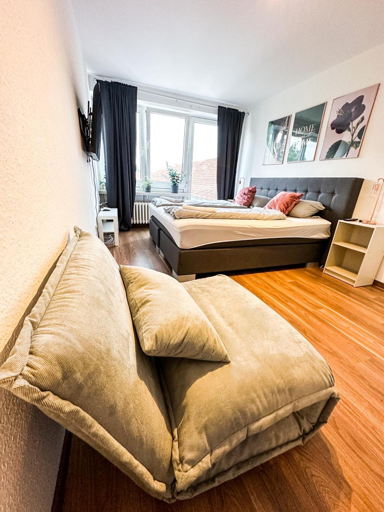 Apartment Fuer 3 Gaeste Kostenlose Parkplaetze Und Lift Хановер Екстериор снимка